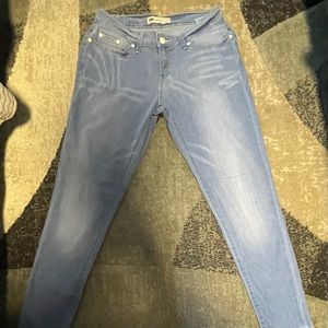 Female- Levi Jeans